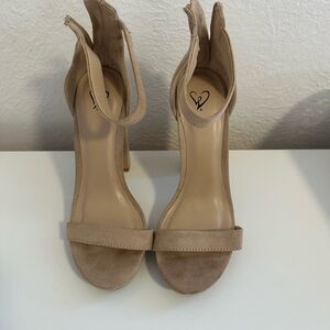 Windsor Tan Women's Heels